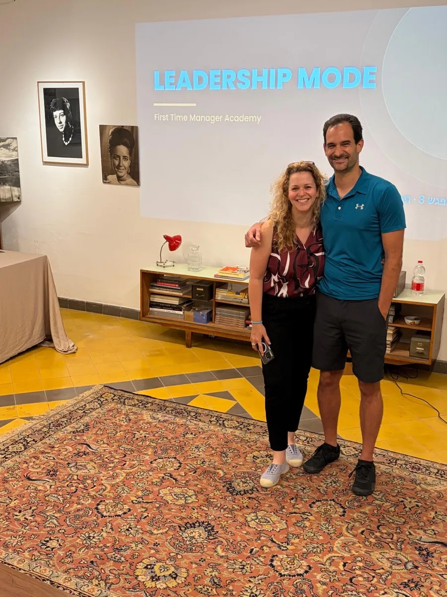 עירית שחר ורועי סעדון לפני פתיחת מפגש של Leadership Mode